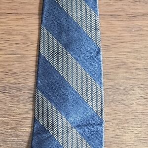BARNARA BLANK NEW YORK mens made Of Silk tie SIZE 57x3.75 COLOR BLUE